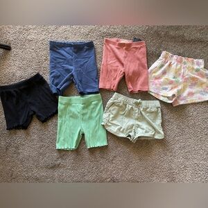 8 pairs of size 4 bottoms